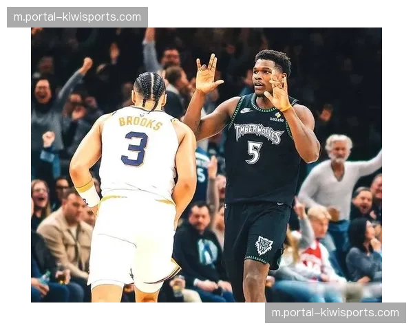 狼队主帅爱德华兹激活球队 三中卫体系展现防守韧性